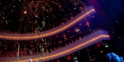 Sfeerfoto met confetti AFAS Theaterzaal - Flint theater Amersfoort
