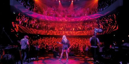 Sfeerfoto van een concert in de AFAS Theaterzaal van Flint theater Amersfoort