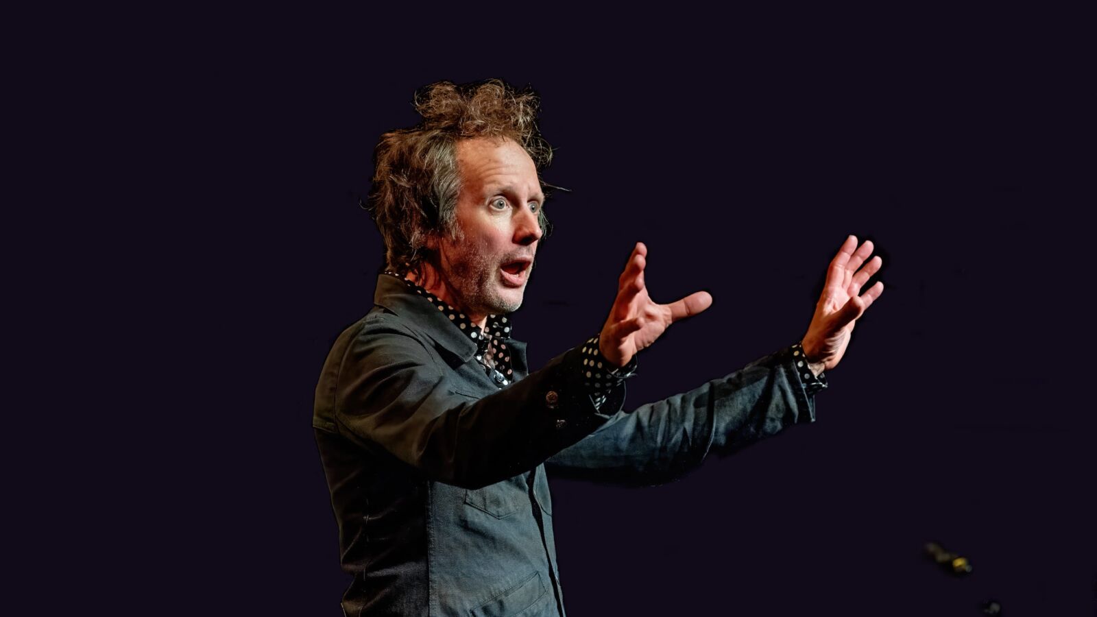 Scènefoto van Ronald Snijders van de voorstelling Als Mens. Fotocredits: Jaap Reedijk