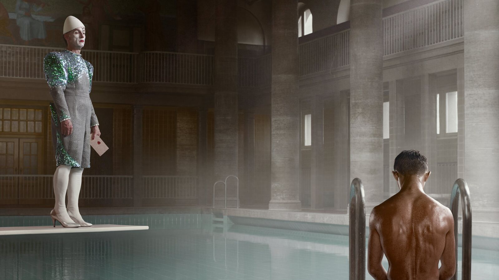 De foto Berlin, Stadtbad Neukölln - Paradise Portraits, Matt - Fotograaf: Erwin Olaf. Courtesy: Galerie Ron Mandos, Amsterdam