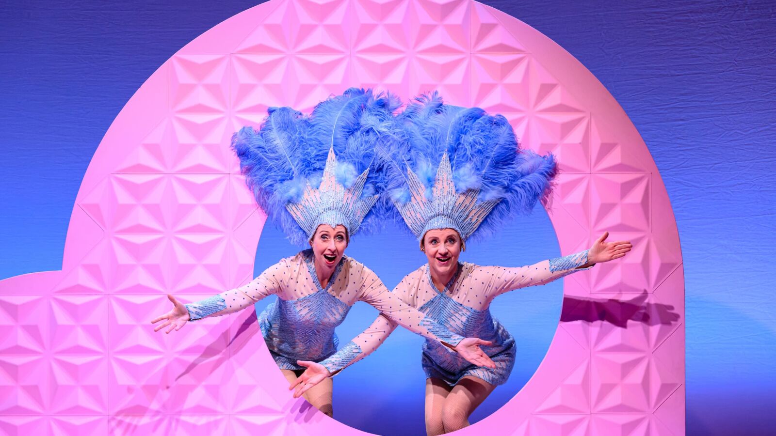 Scènebeeld van de voorstelling Harrekidee van Plien en Bianca - Flint Theater Amersfoort