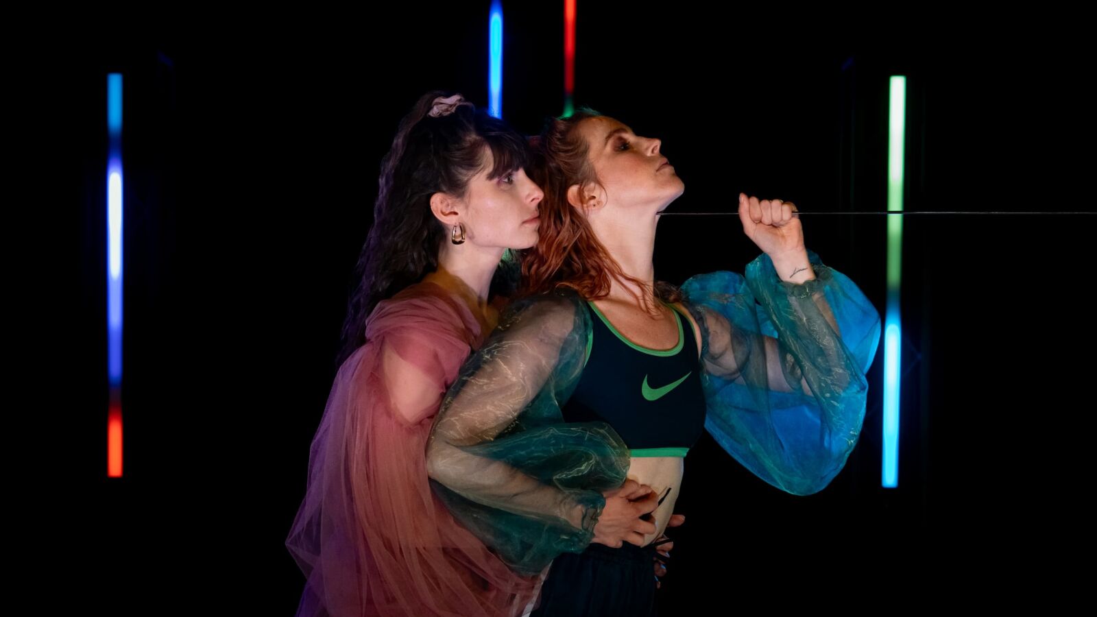 Scènefoto van de show en musicalvoorstelling Beyond the Ball van Aqueerius. Te zien in Flint Theater Amersfoort. Fotocredits: Rik Versteeg