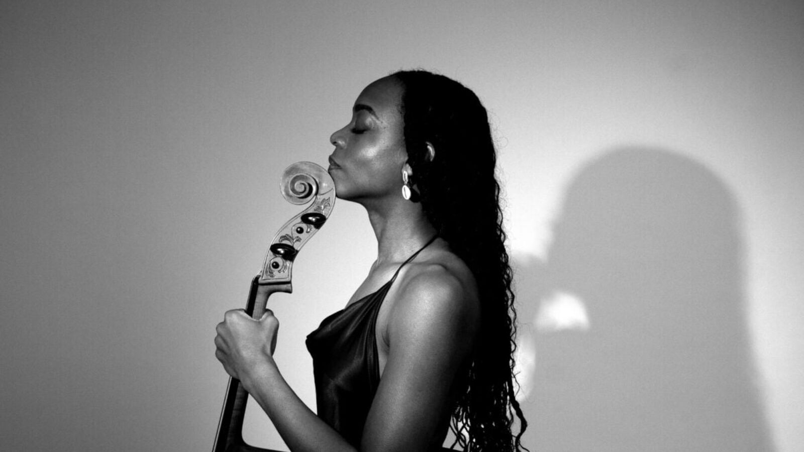 Promobeeld van de voorstelling Ocean Floor van Ayanna Witter-Johnson & BL!NDMAN. Onderdeel van September Me Festival in Flint Theater Amersfoort.