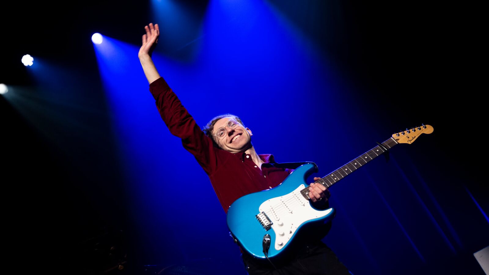 Scènebeeld van de cabaretvoorstelling BRUTO van Boban Braspenning. Te zien in Flint Theater Amersfoort. Fotocredits: Anne van Zantwijk