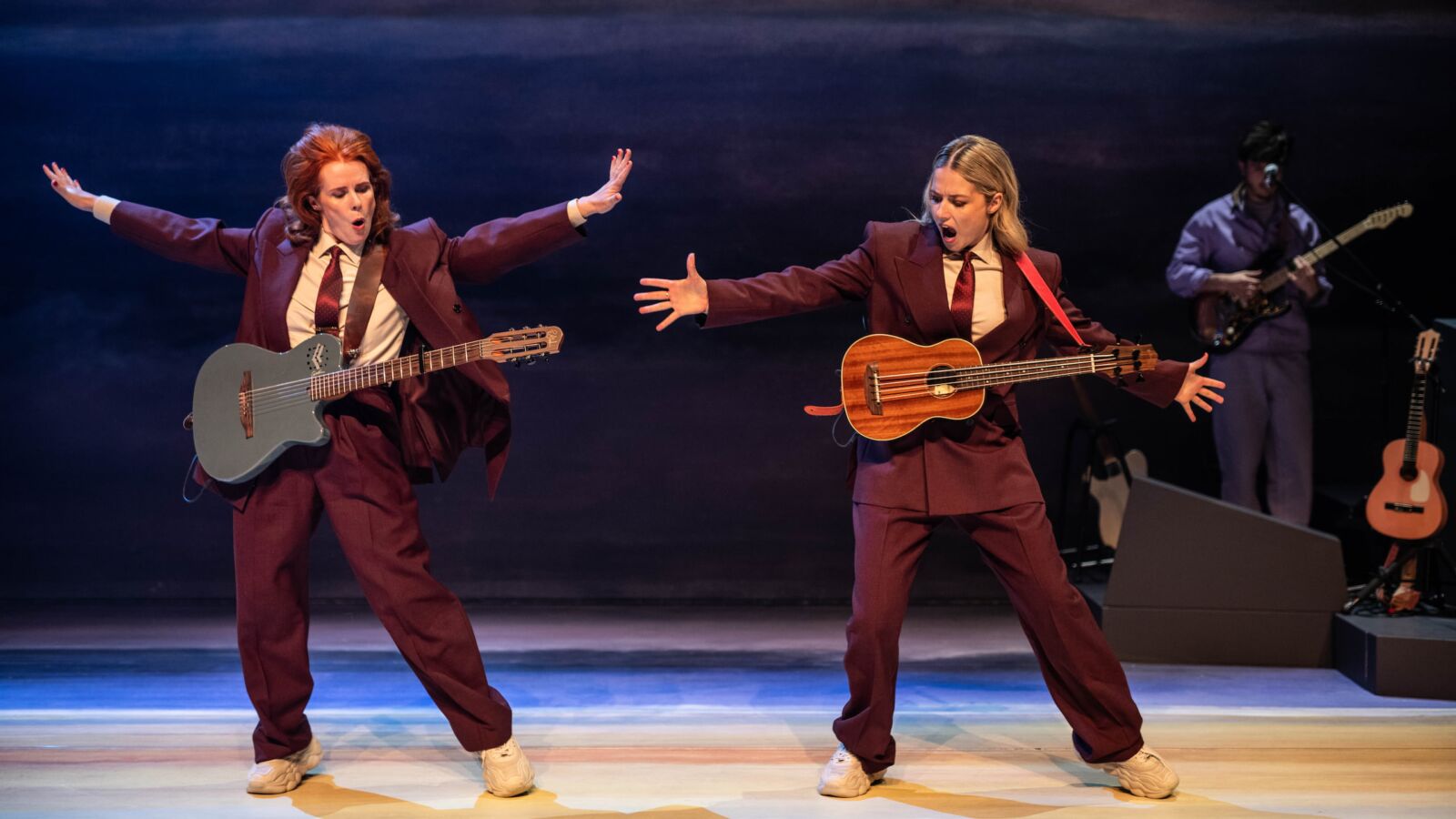 Scènefoto van de cabaretvoorstelling Rekhalzen van Yentl & de Boer. Te zien in Flint Theater Amersfoort. Fotocredits: Bart Grietens