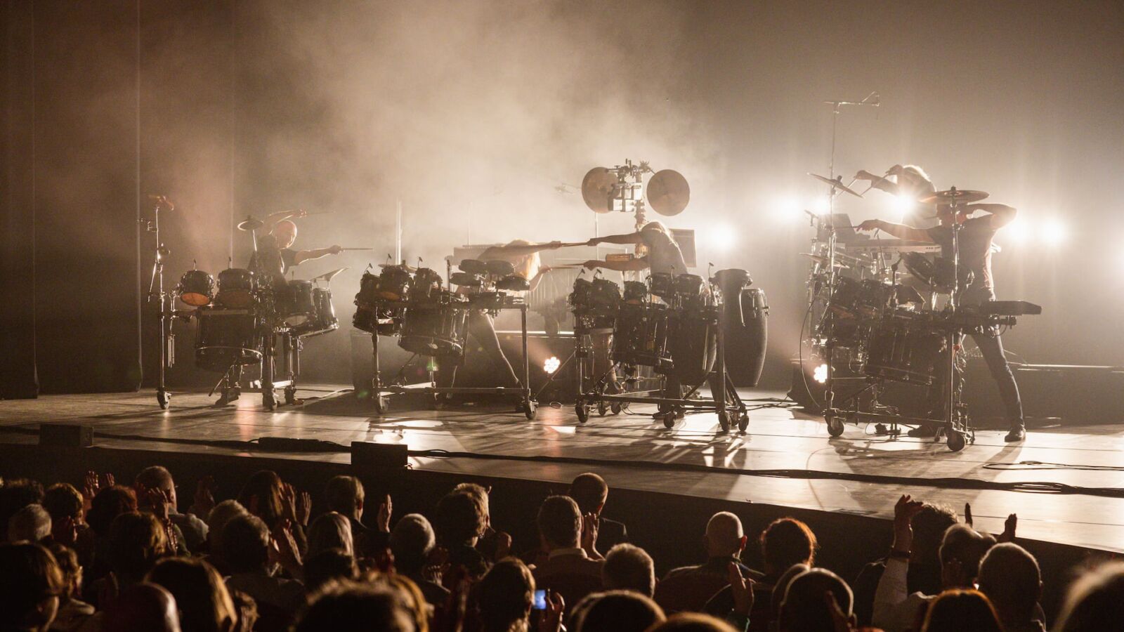 Foto van de voorstelling Rhythm of Freedom van Slagerij van Kampen. Te zien in Flint Theater Amersfoort.