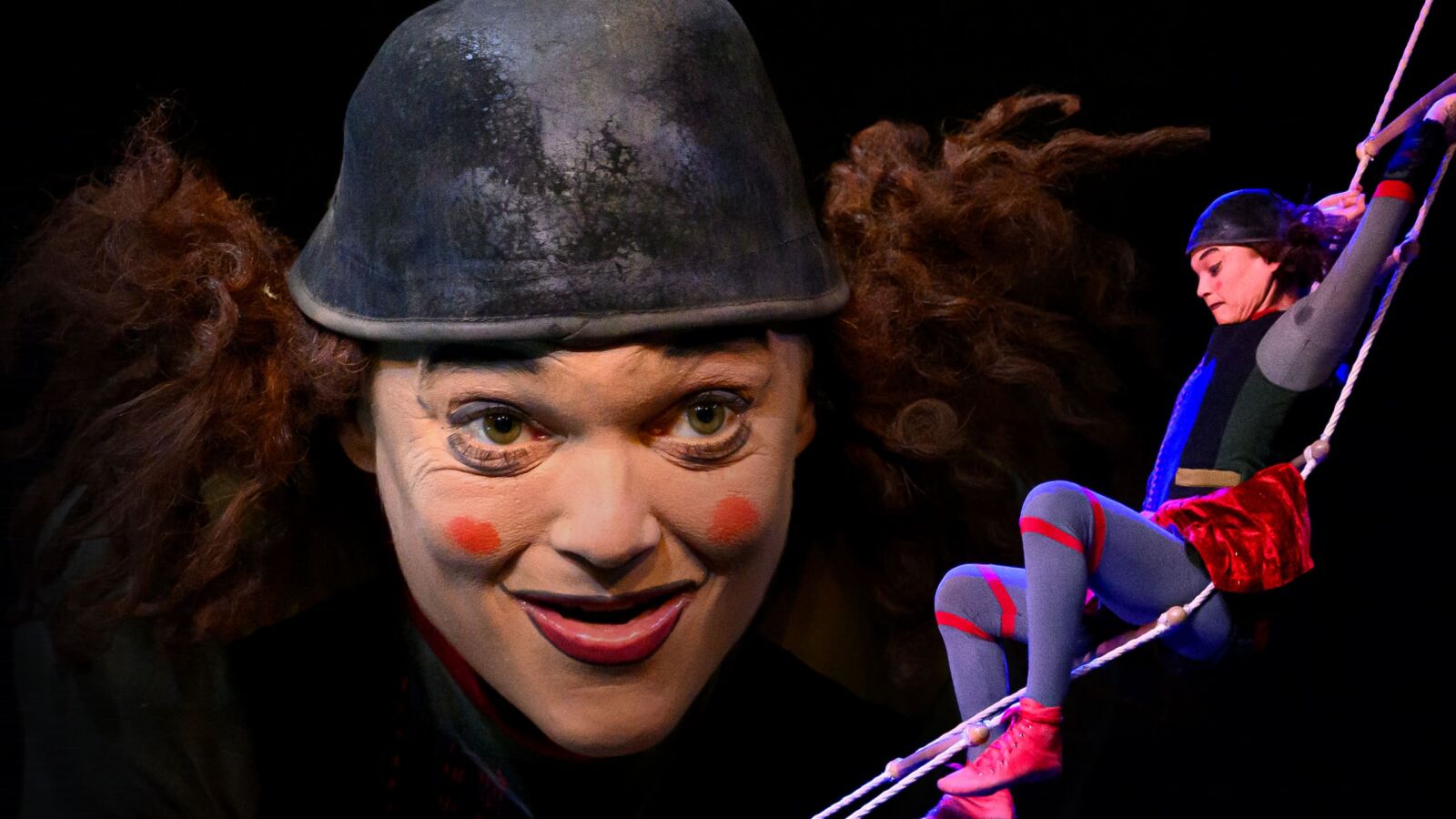 Scènefoto van de circusvoorstelling Oh Oh van Compagnia Baccalà. Te zien in Flint Theater Amersfoort