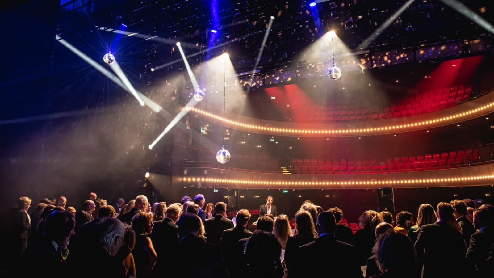 Sfeerfoto van een zakelijk evenement in de AFAS Theaterzaal van Flint Theater Amersfoort