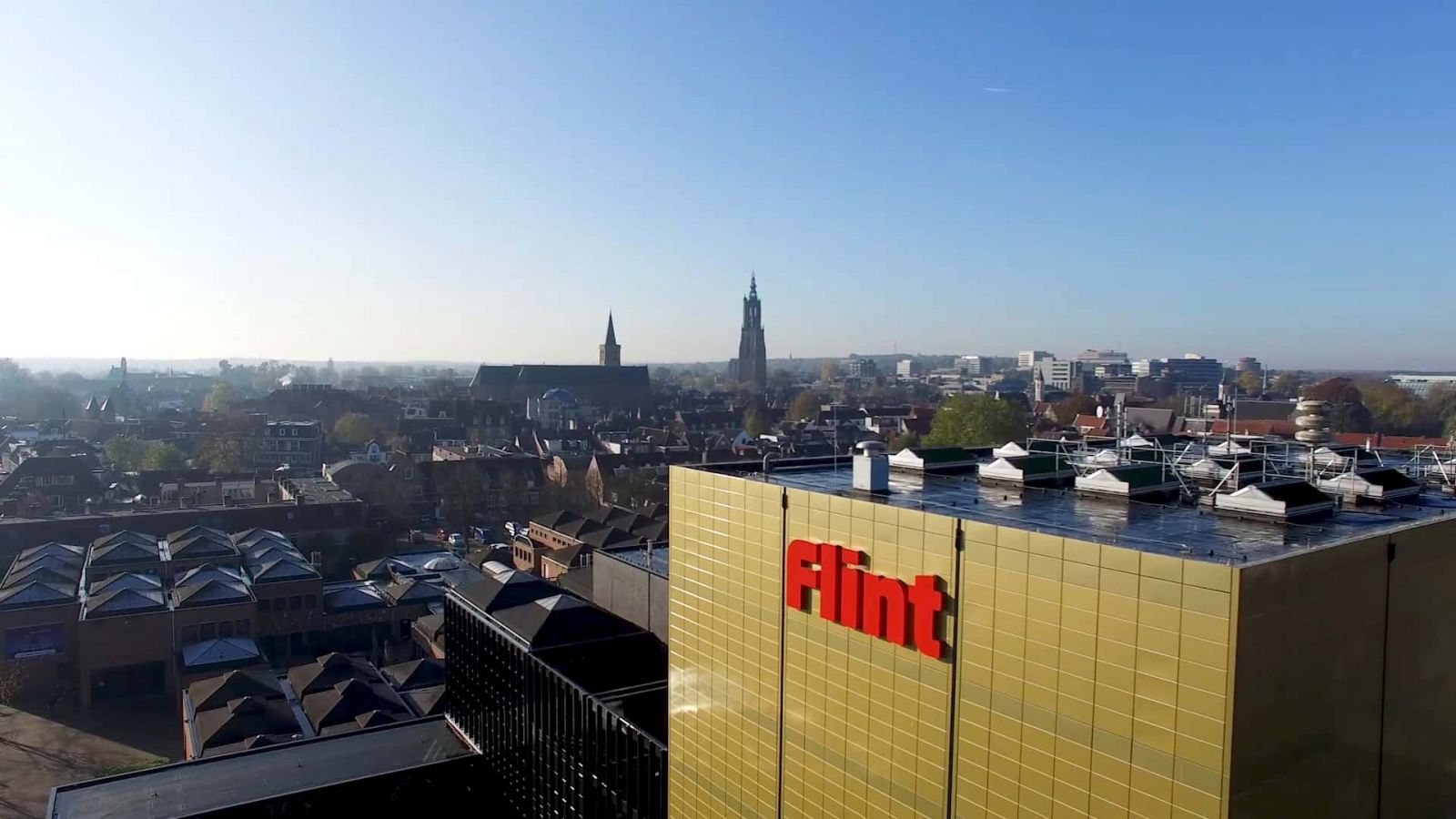 Droneshot van theater Flint Amersfoort